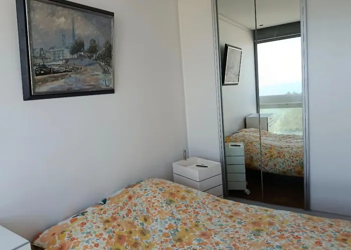 3p With Pool & Sea View Apartman *